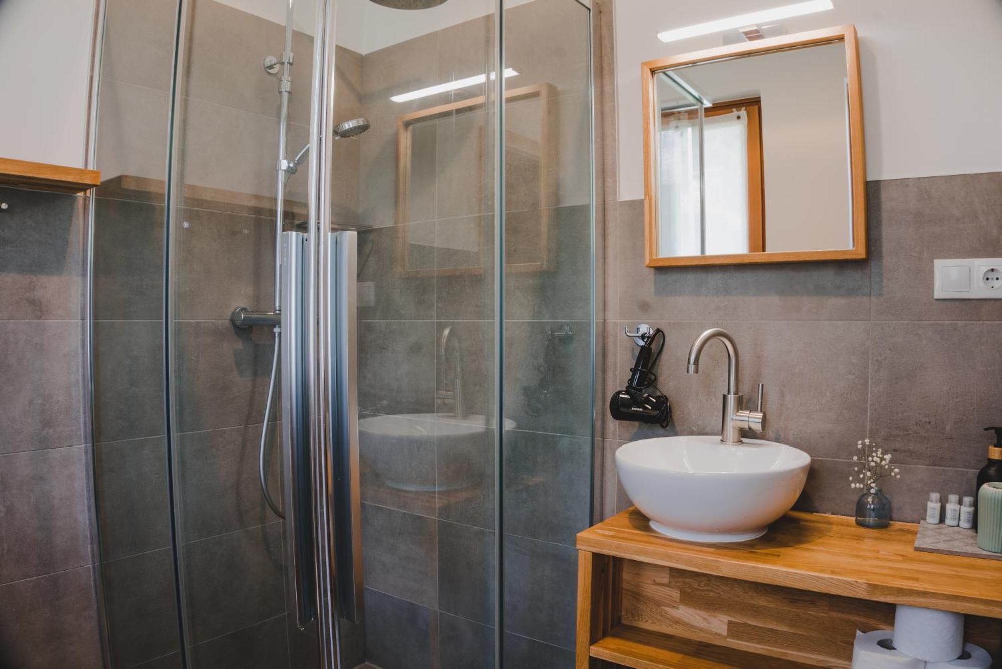 Julias Guesthouse Ora / Auer Екстер'єр фото