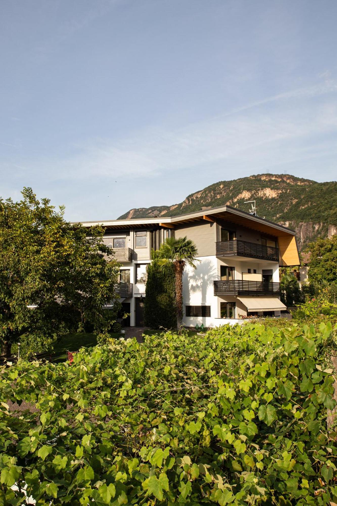 Julias Guesthouse Ora / Auer Екстер'єр фото
